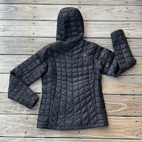 The North Face Women's Black Quilted Hooded Puffer Jacket - Picture 2 of 4